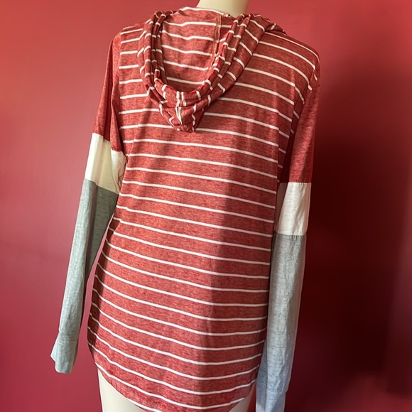 BNWOT Maurices lightweight, hooded, long sleeve top - Picture 8 of 15